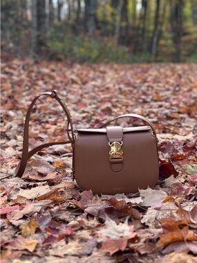 Senreve Cadence Chestnut Brown Pebbled Leather Crossbody Bag with Gold Buckle